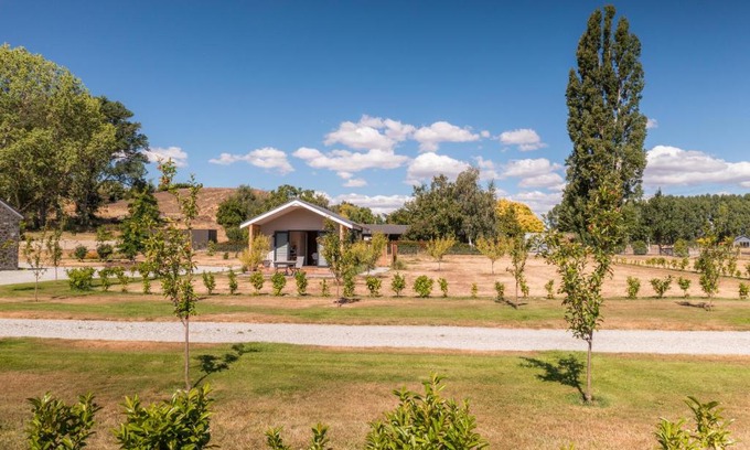 Clyde House | The Cottage - Springvale