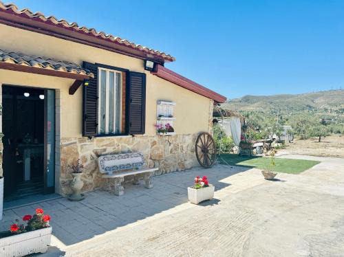 Avola House | "The Cottage"with sea view, parking & wifi