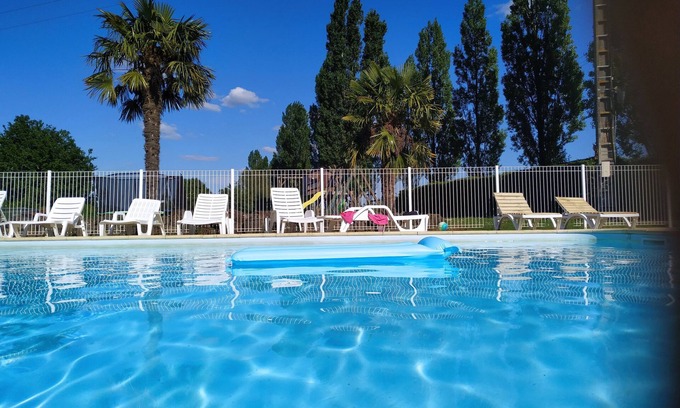 Monsireigne Cottage | The Courtyard Cottage Gite 25kms Parc Puy du Fou