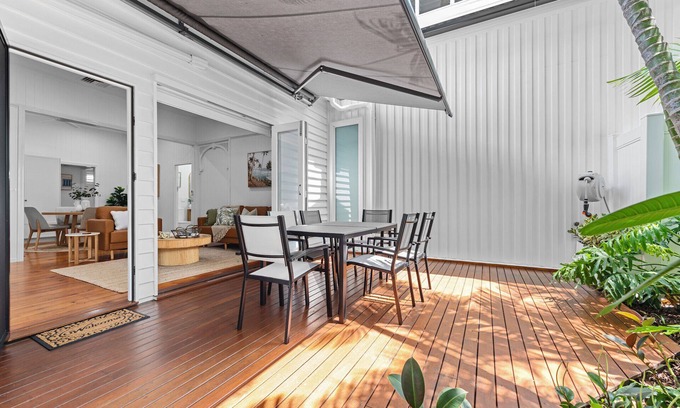 New Farm Apartment | The Courtyard Store! 2Bed/2Bath ~ New Farm
