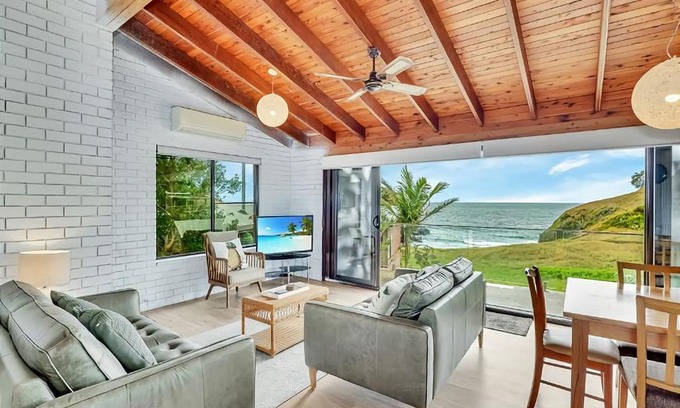Scotts Head House | The Cove