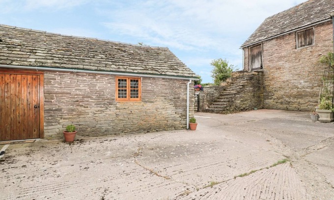 Westbrook Court Cottage | THE COW COTT, pet friendly, with a garden in Hereford