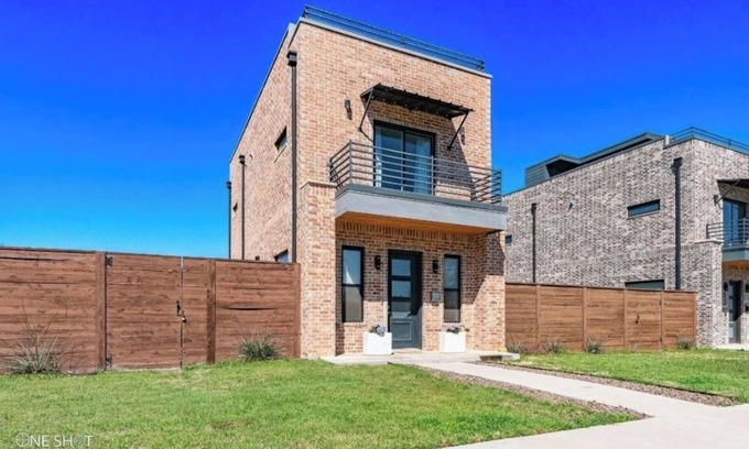 Original Town North House | The Cowgirl Inn - walking distance to downtown Abilene, 5 min from ACU/HSU