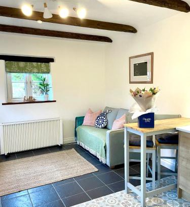 Brazzacott House | The Cowshed - Cottage in Cornwall