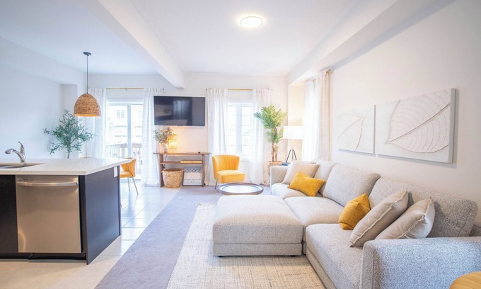 Ancaster House | The Coziest Corner in Ancaster. Brand New!
