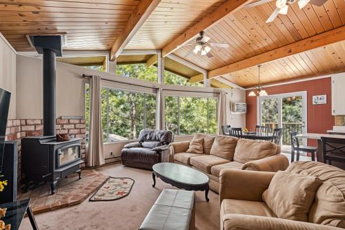 Groveland House | The Cozy Cabin - 2-Level Home with Spacious Yard home