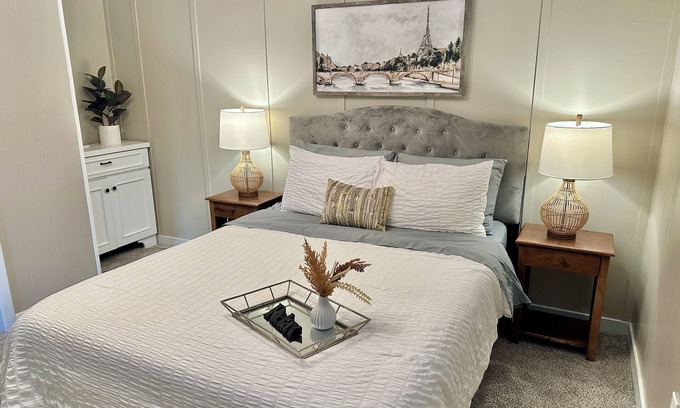 Bull Mountain House | The Cozy Edge - 2br Home with warm fireplace!
