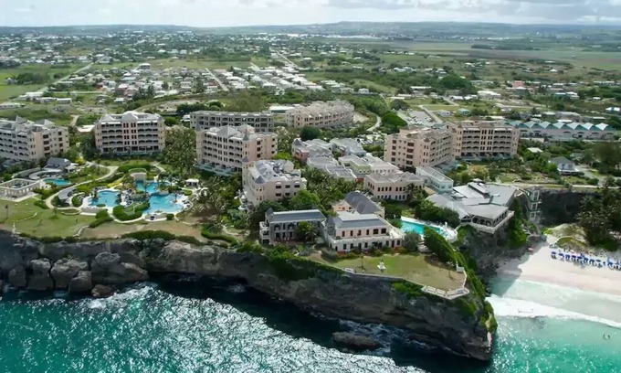 Diamond Valley Resort | The Crane Resort 2BR+3Bth. Ocean View. Priv 28' pool Kitchen+LivingRoom Sleep 6