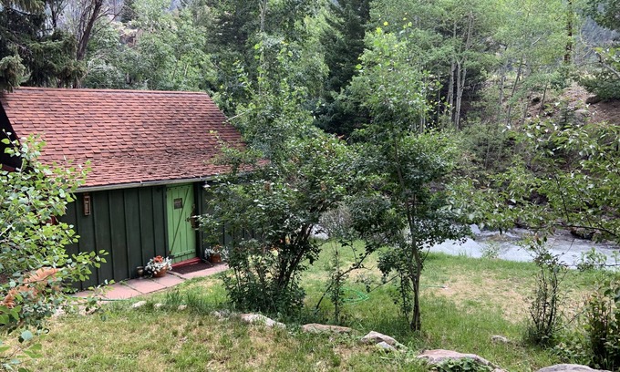 Historic District House | The Cricket - A Tiny House on Clear Creek 3 minutes from downtown
