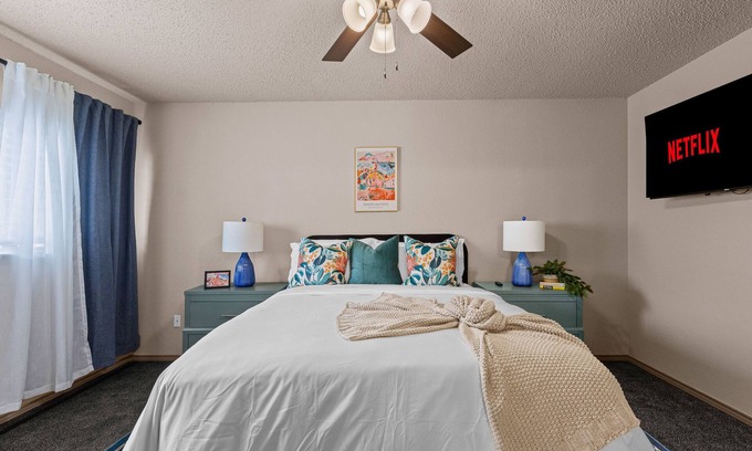 Euless House | The Curated Canvas PetsOk FencedYard Garage 《NFLX》