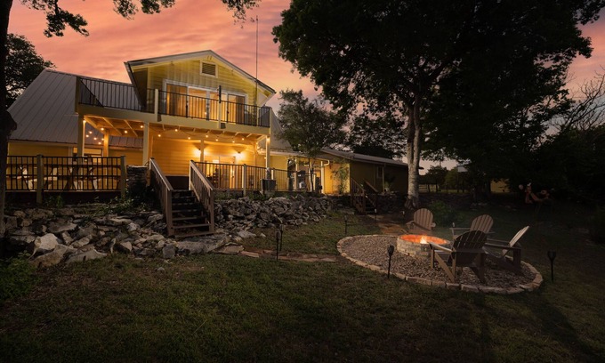 Wimberley House | The Daffodil - A luxury haven with Hot Tub and Firepit