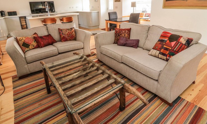 Berwick-upon-Tweed House | THE DAIRY, romantic, character holiday cottage in Berwick-Upon-Tweed