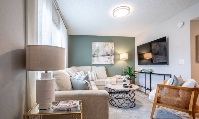 Oxford Condo | The Daphne, Discounted rate for S. Carolina game!