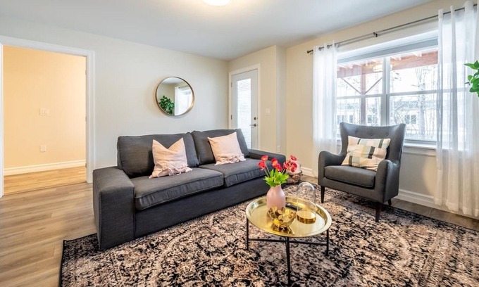 Bedford House | The Doane - Modern 4br located in West Bedford.
