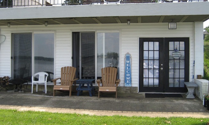 Edgewood Apartment | The "Dock House"