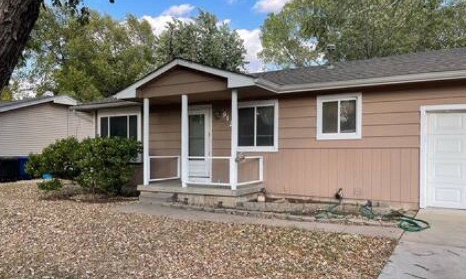 Augusta House | The Dog Gone Cozy Lulu Cottage