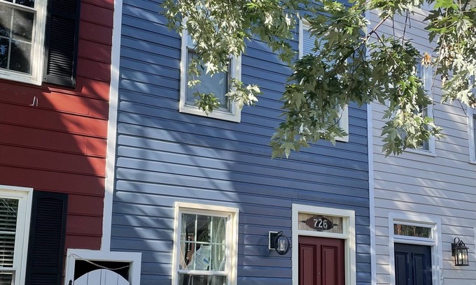 Southwest Quadrant House | The Dog House, a convenient stylish 2BR townhouse in charming Old Town