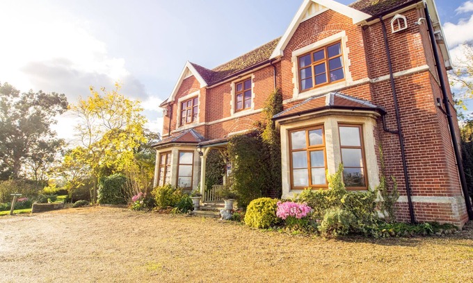 Bungay Apartment | The Dog House — self-catering apartment with private kitchen & countryside views