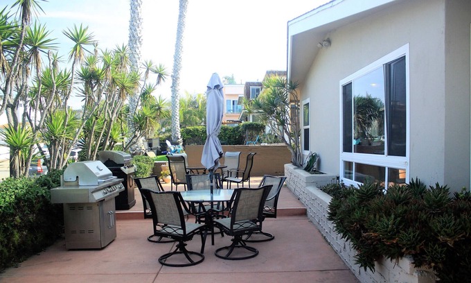 North Pacific Beach Apartment | The Dolphin - Just Steps from the Beach - Pacific Beach