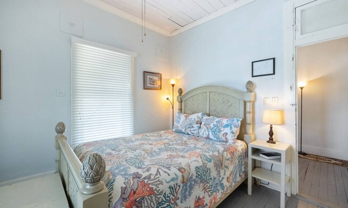 Cedar Key Hotel | The Downtown Historic Island Hotel Room 27