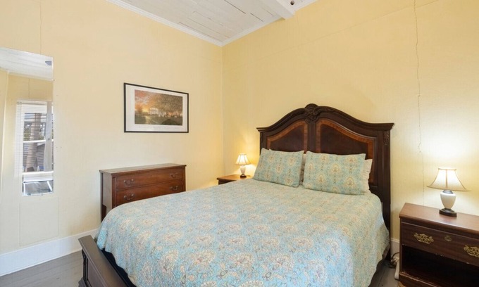 Cedar Key Hotel | The Downtown Historic Island Hotel