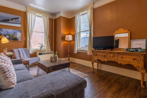 Livingston Apartment | The Downtown Lovely