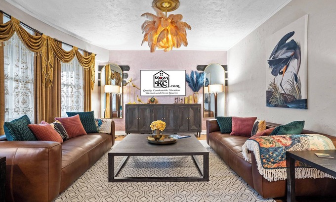 Hanover Place Apartment | The Downtown Luxe - Superior Amenities & minutes from downtown, Westport and the Plaza!