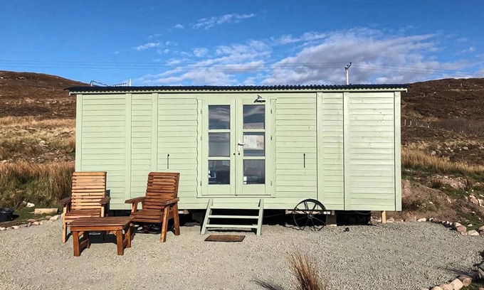 The Hebrides Cottage | The Drift Shepherd's Hut - UKC6878