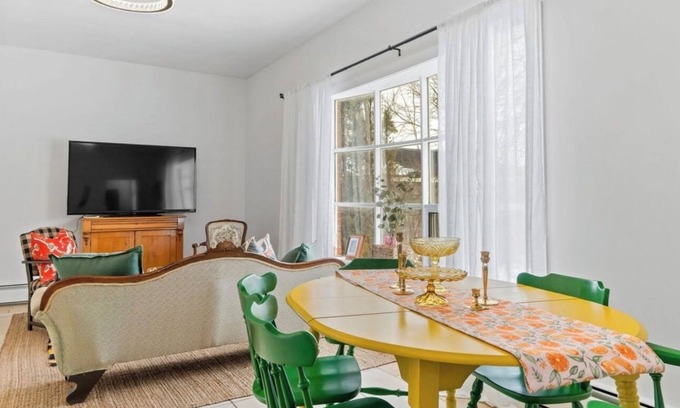 Queens Square Apartment | The Duchess Mary