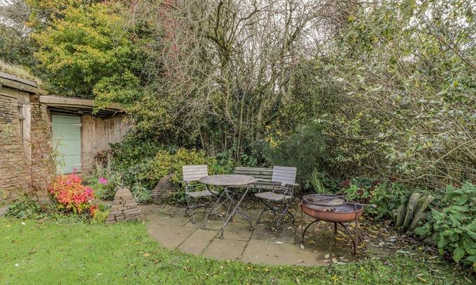 Hereford House | THE DUGOUT, romantic, character holiday cottage in Orcop