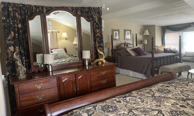 Ashland House | The Eagle's Nest: 5Beds/3Baths Beautiful Craftsman Home