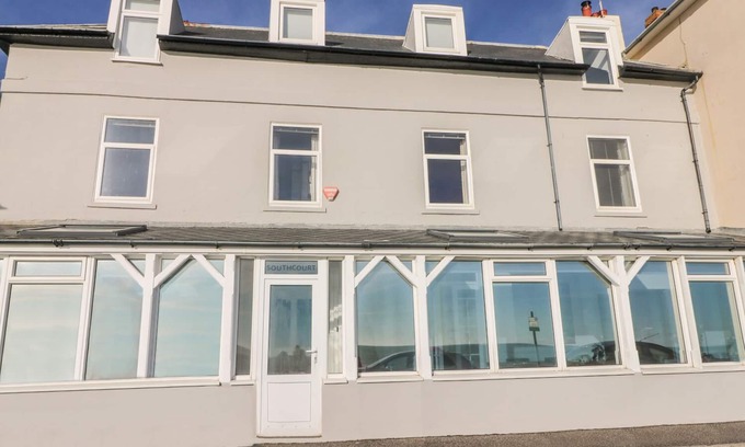 Sandgate Cottage | THE EAVES, family friendly, character holiday cottage in Sandgate