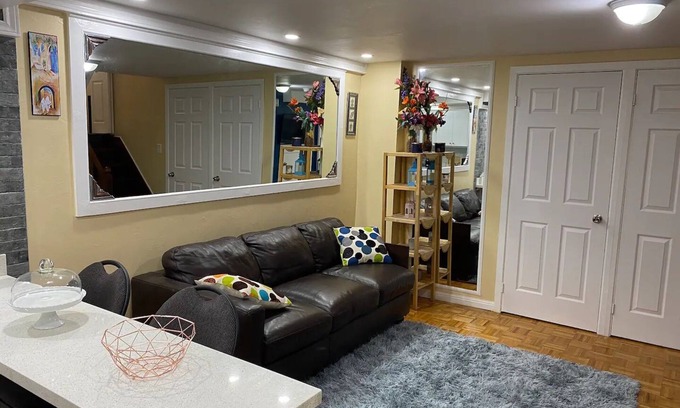 Brampton Apartment | The EcoStay 🙂 self check-in