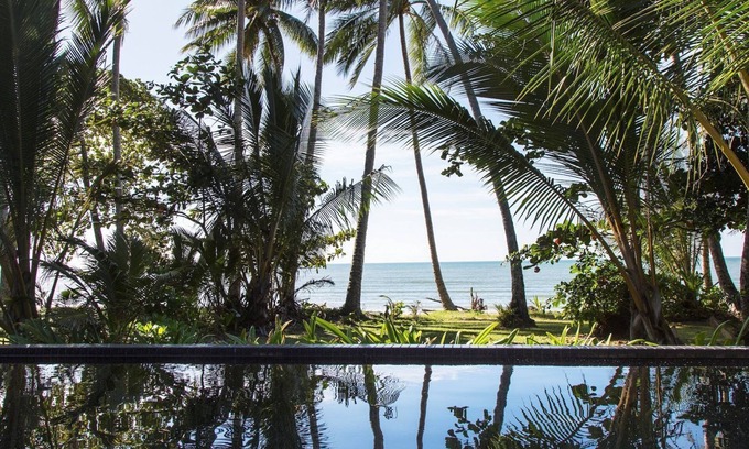 Newell House | The Edge 13 Marine Parade, Newell Beach QLD 4873