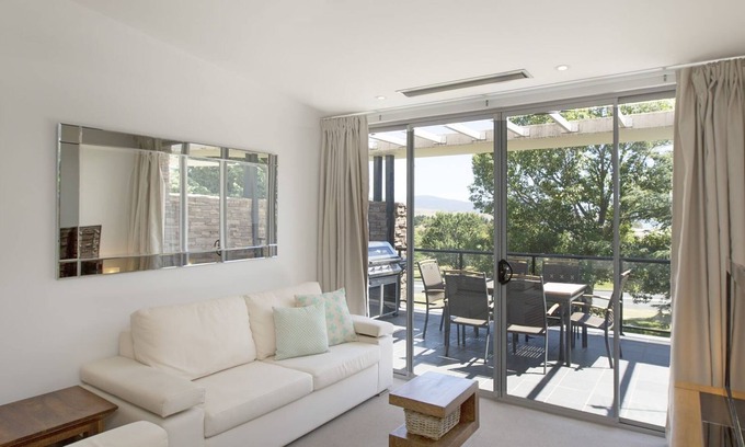 Jindabyne Apartment | The Edge 5 - Modern 2BR Apartment l WiFi l BBQ l Lrg Balcony