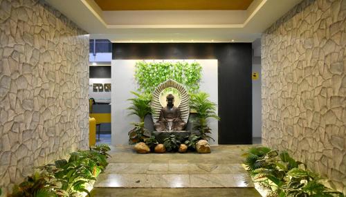 Sholinganallur Hotel | The Edge