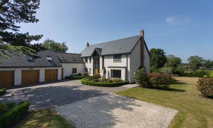 Easingwold Apartment | The Edge. Modern loft apartment in Yorkshire market town.