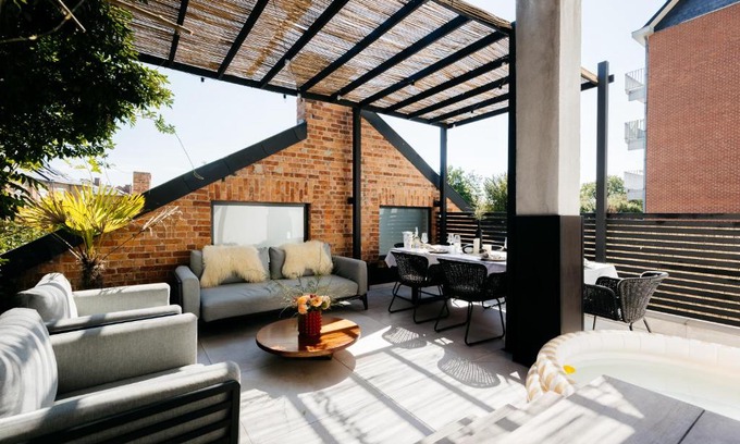 Jambes Apartment | The Edgewater Suites - Park View