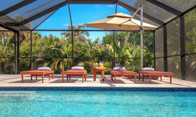 Palm River Estates House | "The Edition" HEATED Pool/Spa, 10 min to Beach, Mercato, Naples Park, Sleeps 10