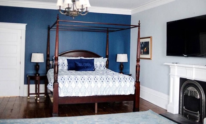 Cobourg House | The Elegance Suite at Lakehurst