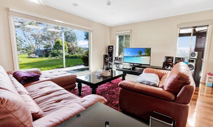 Paynesville House | The Emerald