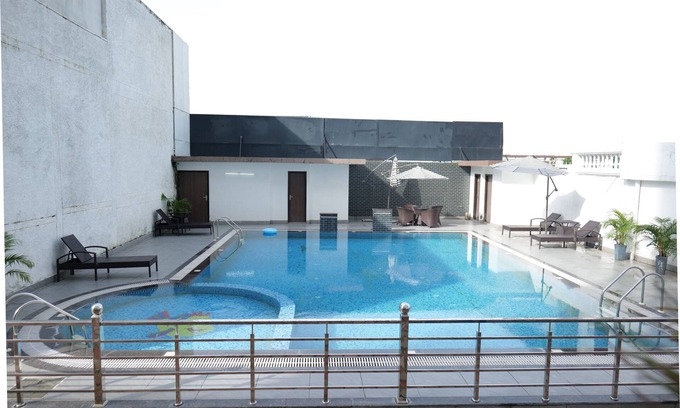 Bullawala Hotel | The Emerald Grand