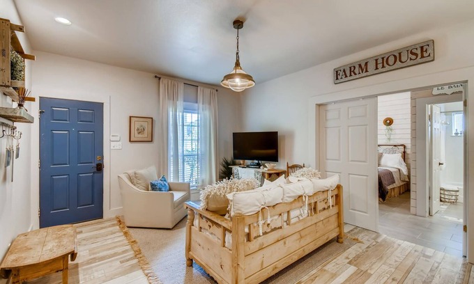 Dripping Springs Bed & Breakfast | The Euro - A Hill Country Suite