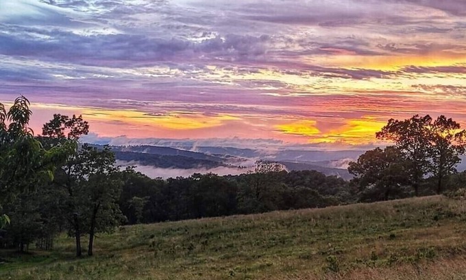 Ozone House | The Farm House w/spectacular views & HS Internet!