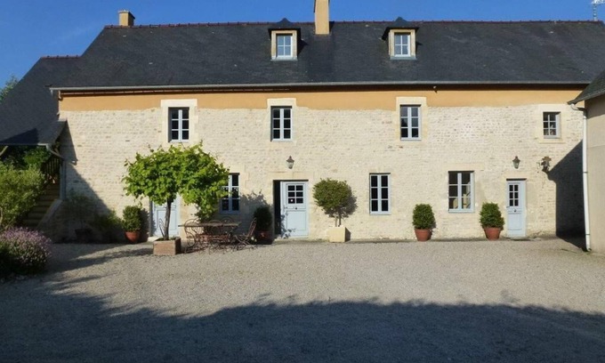 Castilly House | The "farm" of Mestry