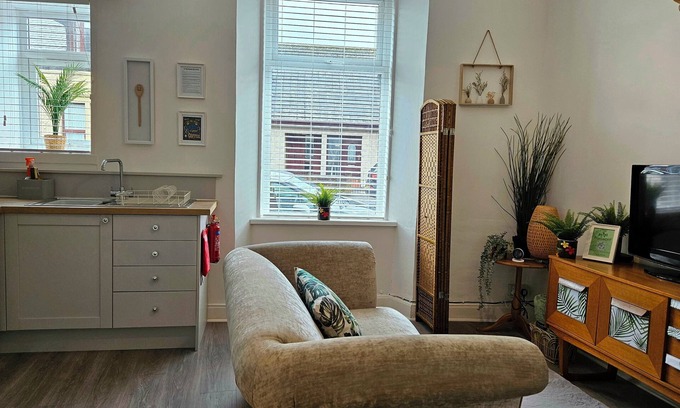 Darvel Apartment | The Ferns - Shared Garden Apartment With Parking.