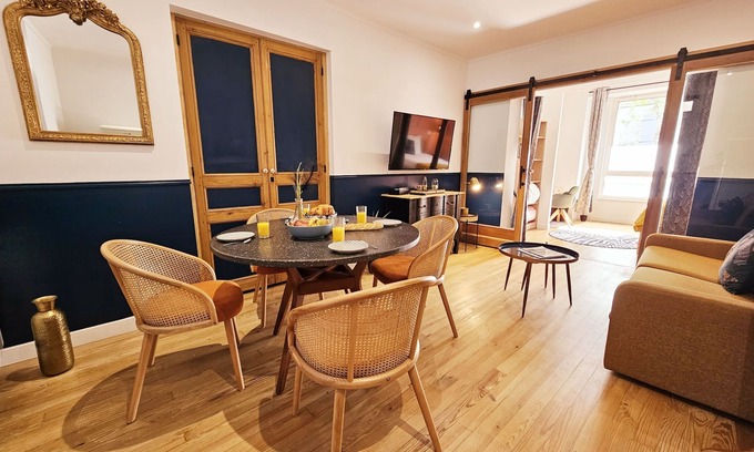 Angouleme Apartment | The filmmaker, terrace and cinema room