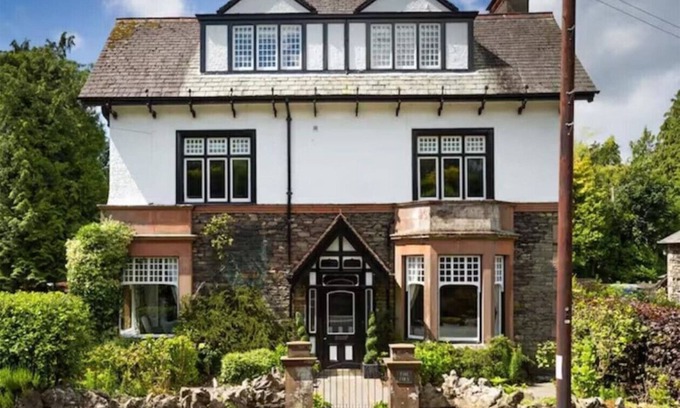 Bowness-on-Windermere House | The Firs - Centre of Bowness, parking for 5+ cars