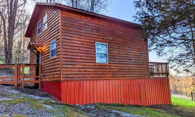 Sparta Cabin | "The FishCamp" a Cabin w/a Hot-Tub near Fall Creek Falls!, The FishCamp Cabin w/Loft Hot-tub and Vie