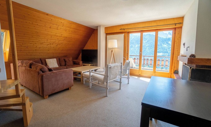 Alpe des Chaux Apartment | The flat is located above the village of Gryon, in Les Verneys Soleil, 2 km from the Fracherets ski